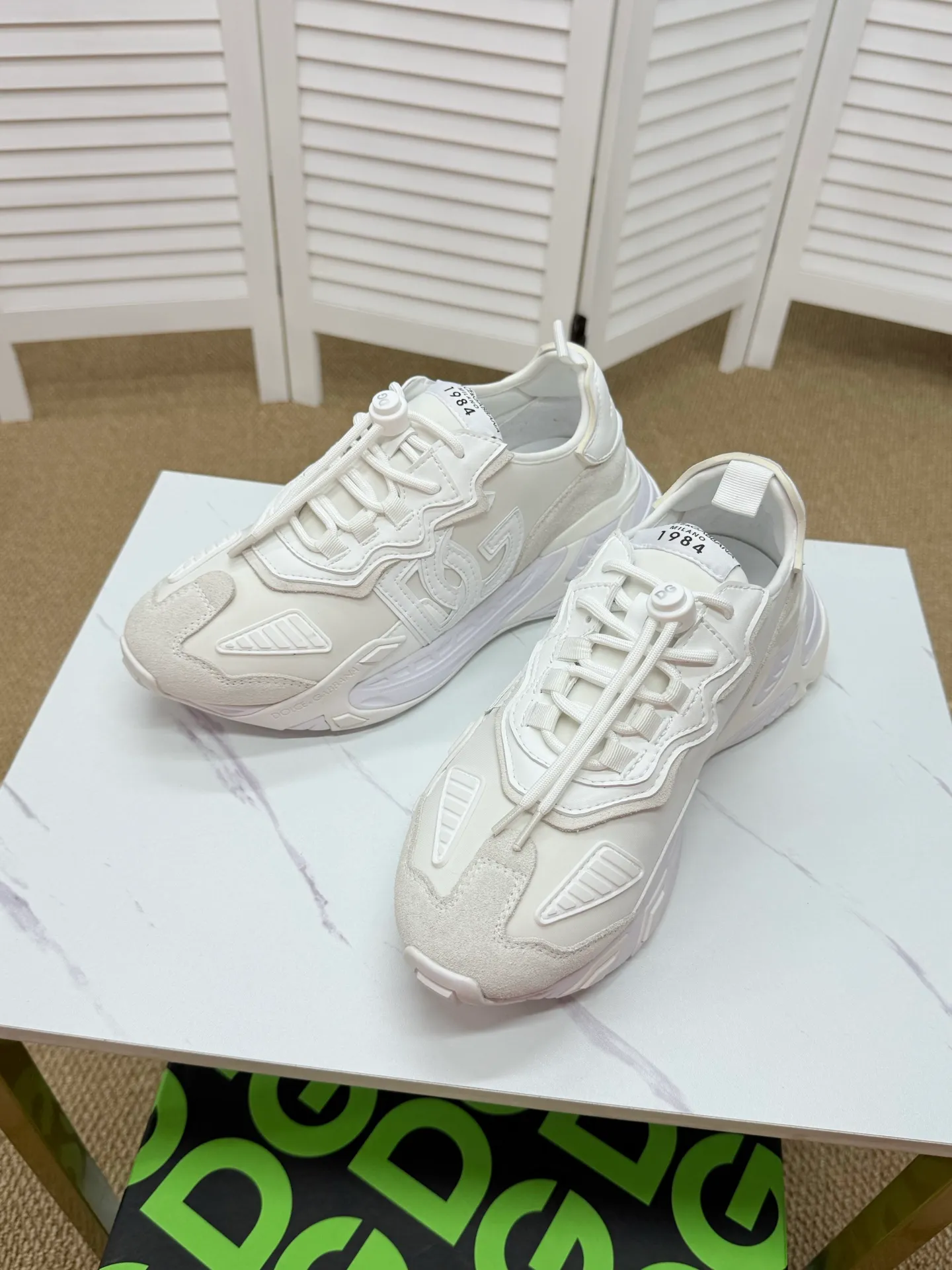 Men's clothing and shoes 260. The latest sports and casual shoes for couples (DG) are fashionable and versatile, and can add luster to various looks. Create an exquisite design with unique dynamic vitality and modern atmosphere, showing modern elegance. Size: 35-46 (custom-made sizes 45 and 46 are non-refundable) Se